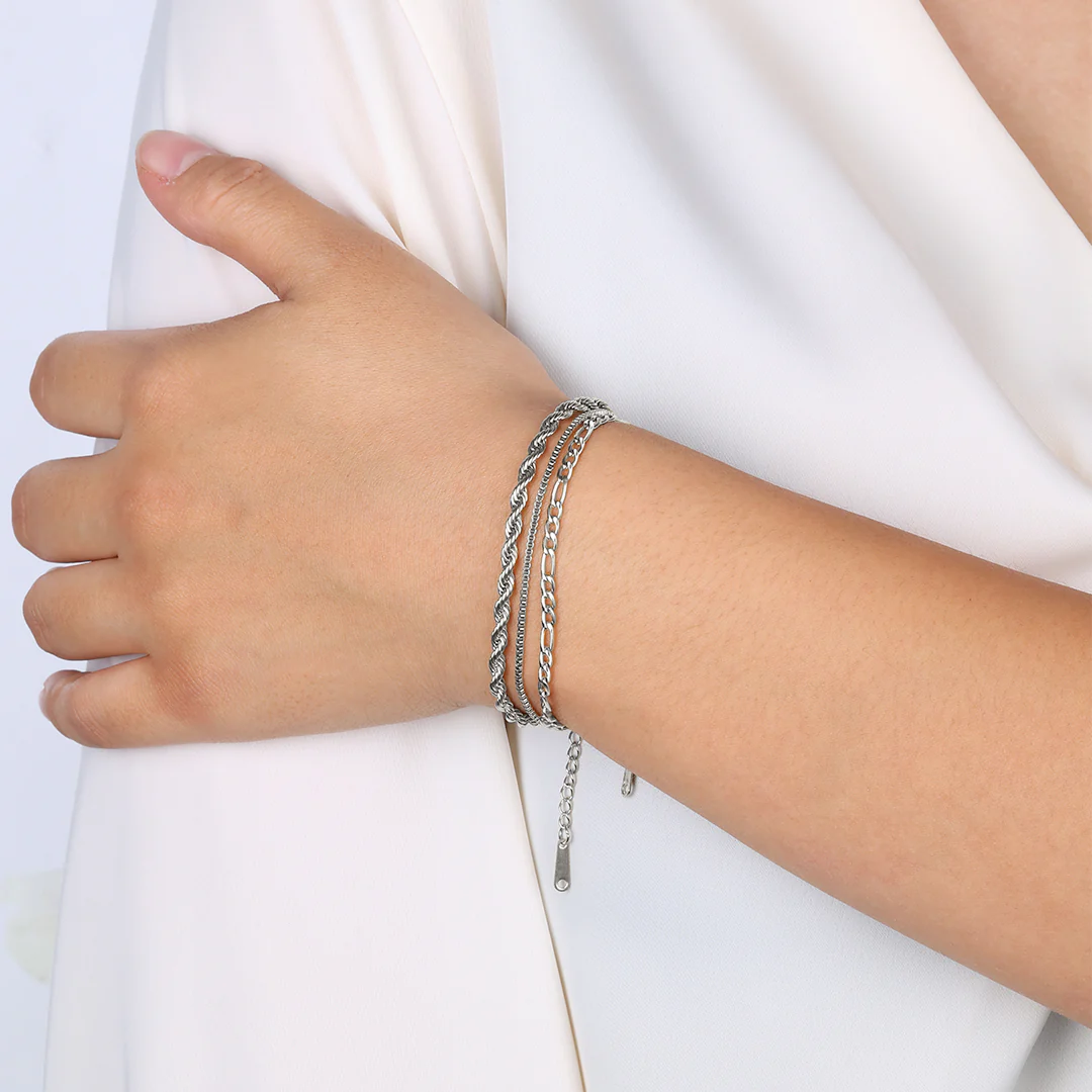 Essential Figaro Chain Bracelet - Image 8