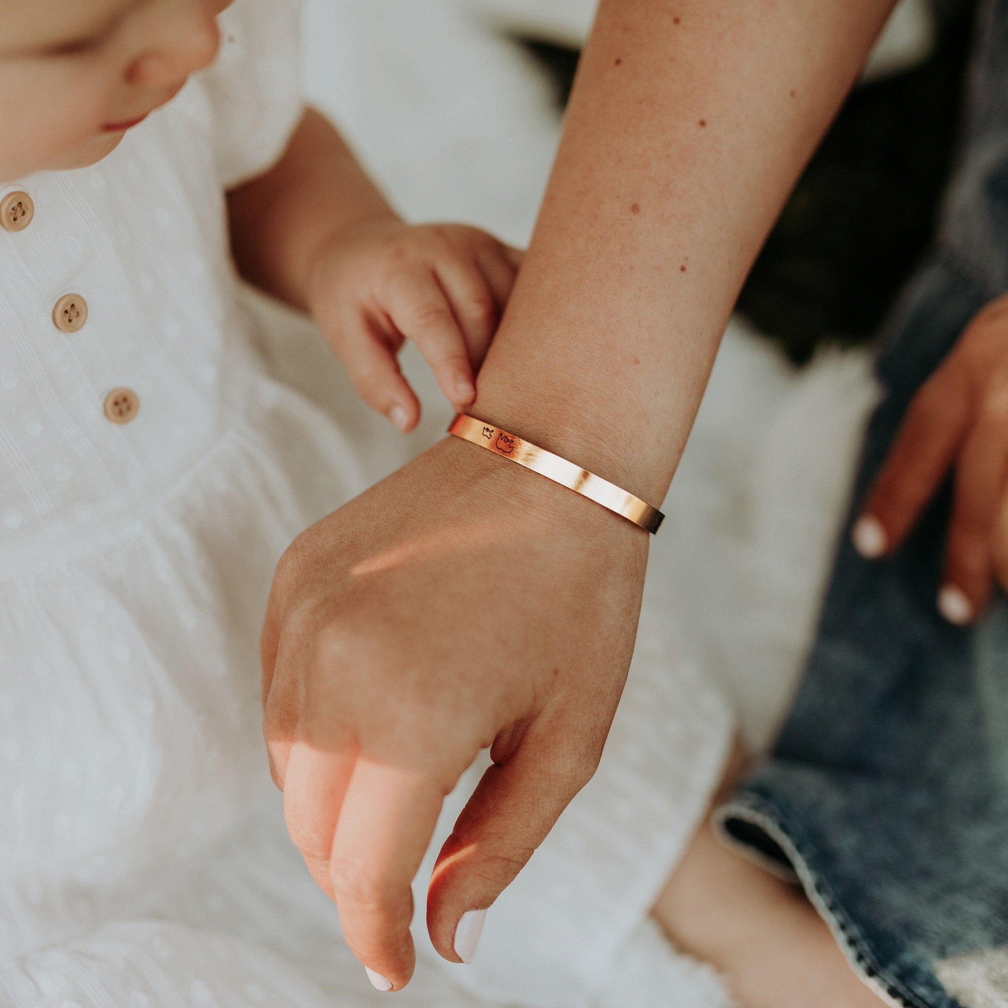 Mama Bear & Her Baby Bears Engraved Cuff Bracelet - Image 15