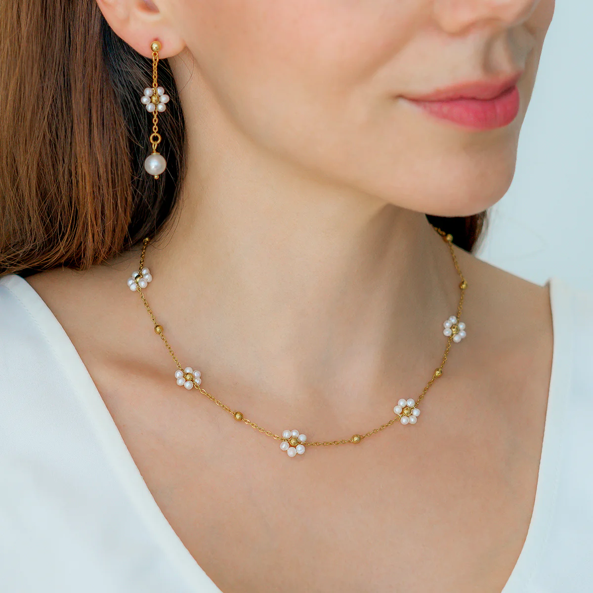 Marguerite Pearl Earrings - Image 4