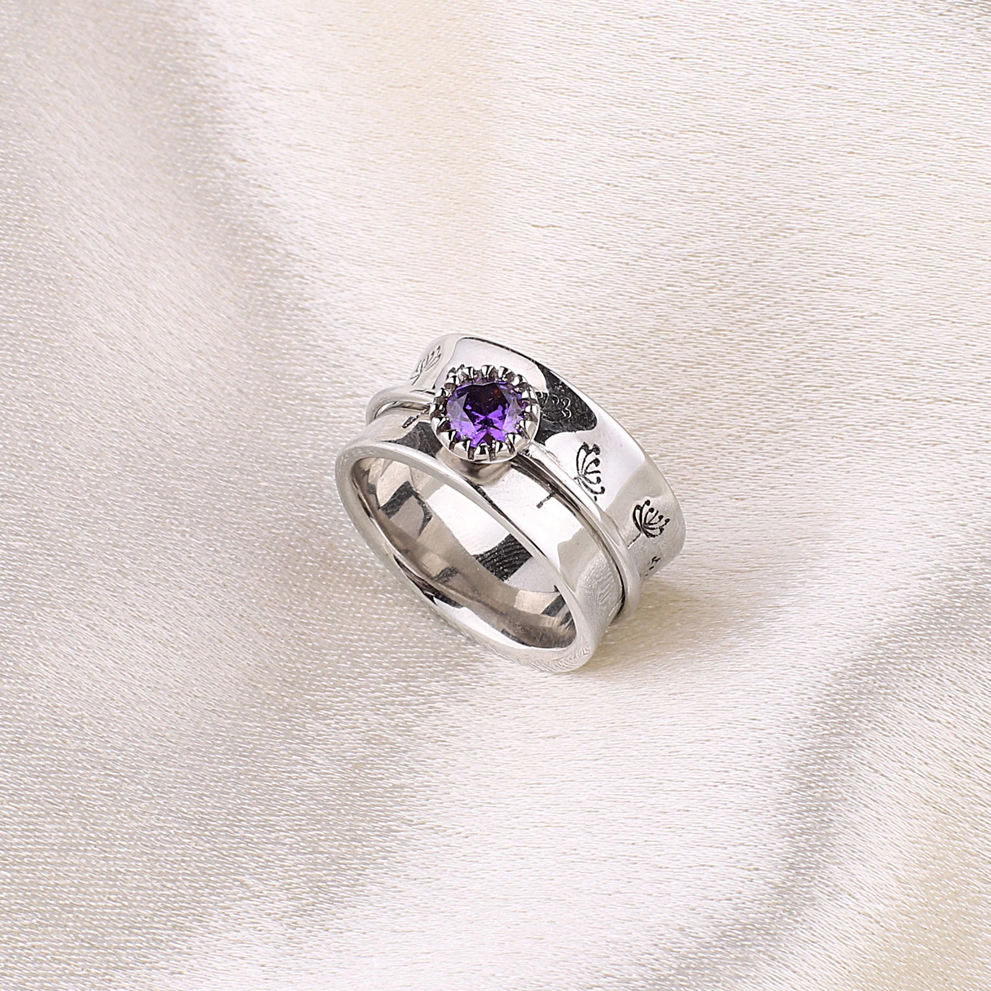 Silver Dandelion Birthstone Spinning Fidget Ring - Image 10
