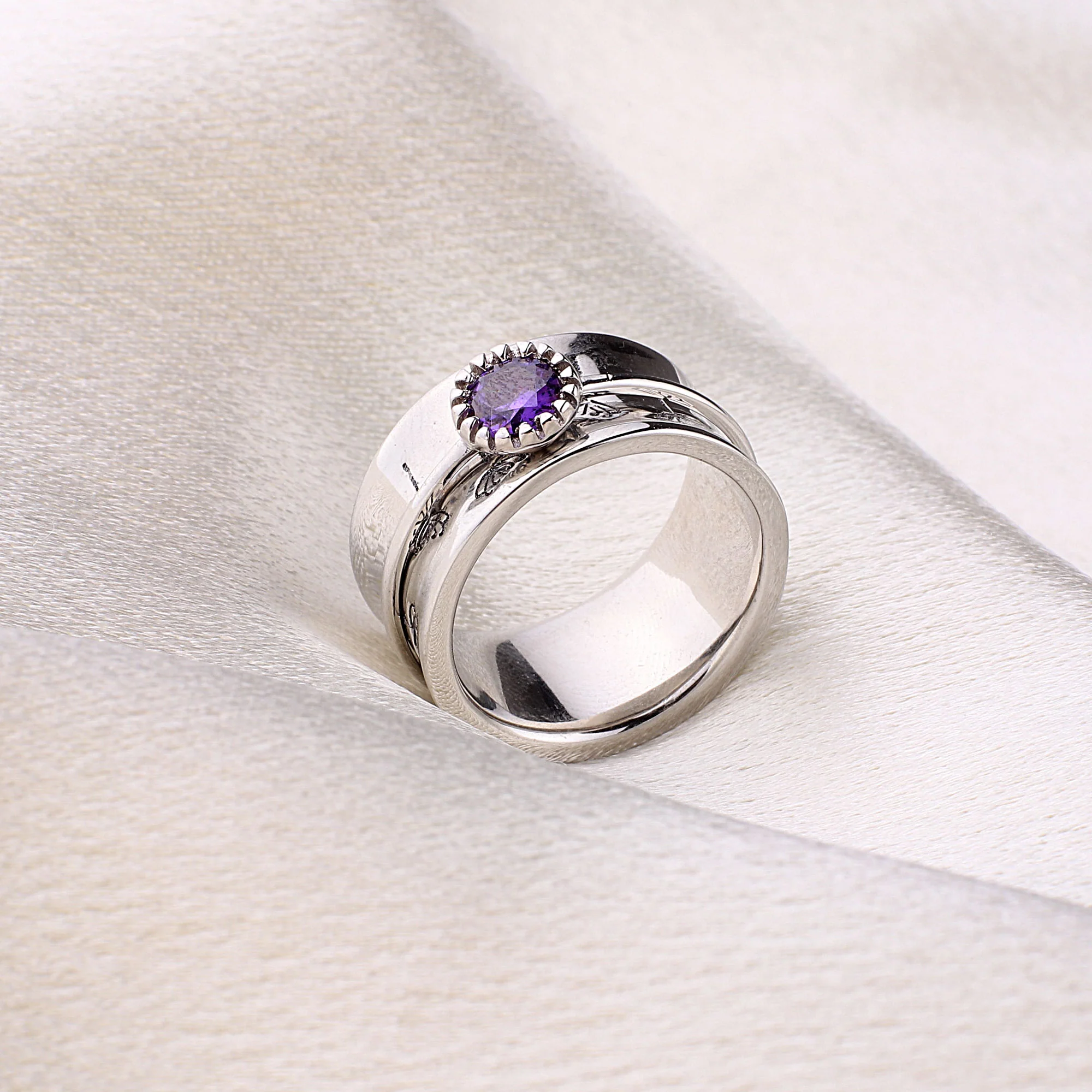 Silver Dandelion Birthstone Spinning Fidget Ring - Image 9